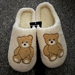 Teddy Bear Sherpa Slippers size 7/8 - Cream
